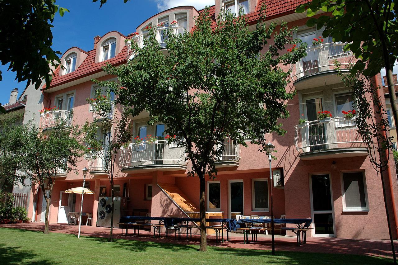 Bella Hotel Сегед Екстер'єр фото