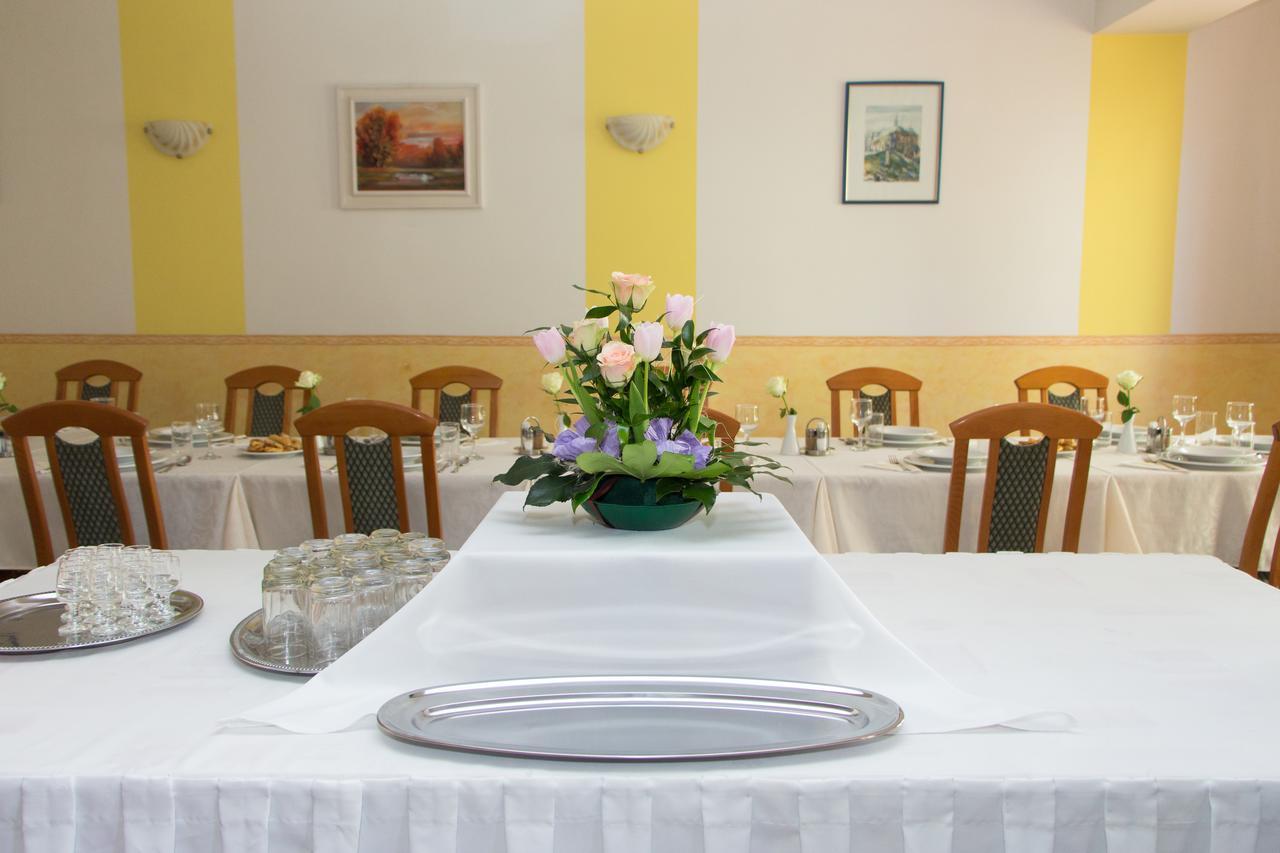 Bella Hotel Сегед Екстер'єр фото