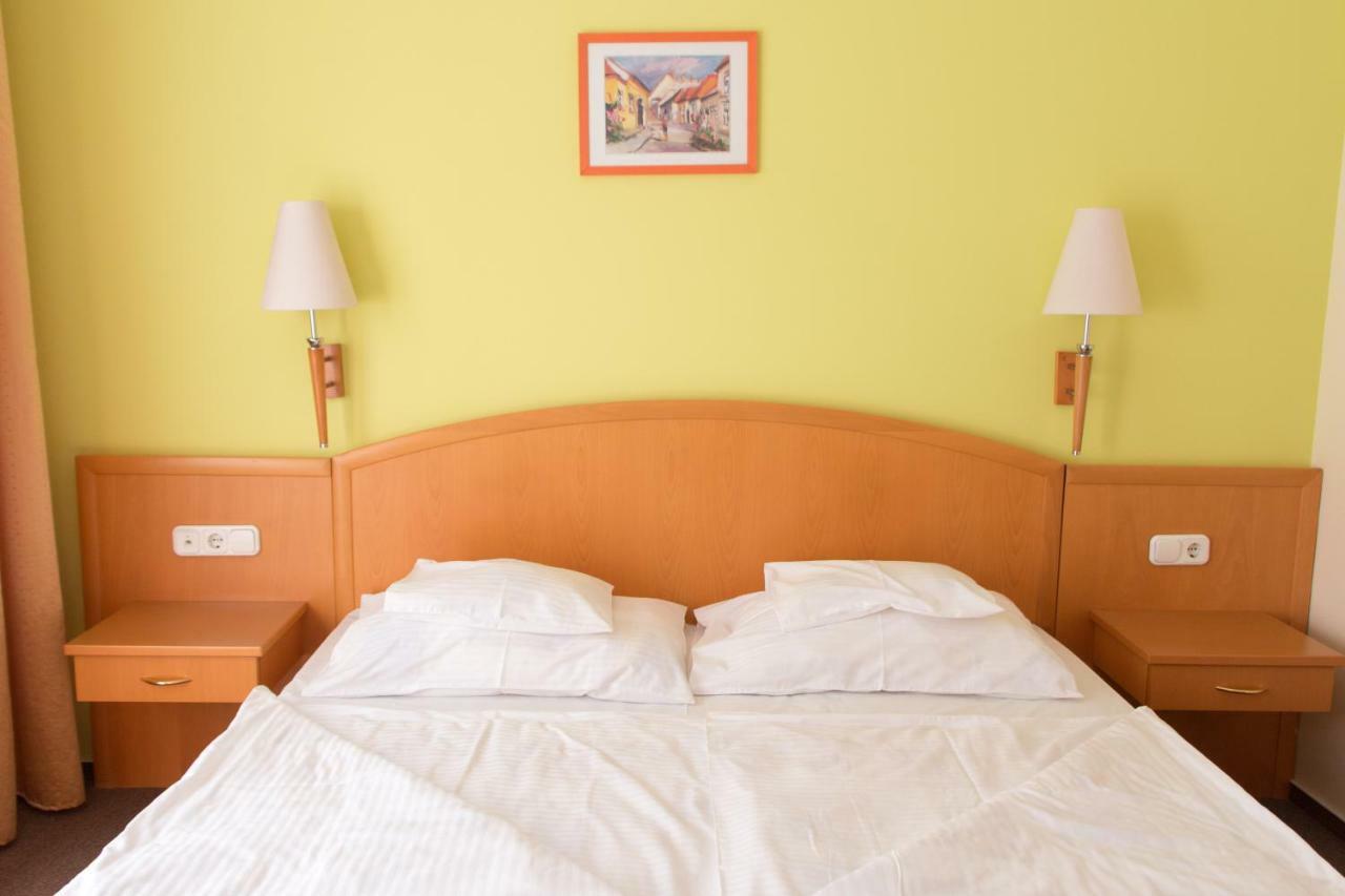 Bella Hotel Сегед Екстер'єр фото